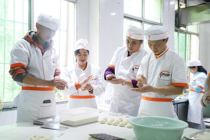 哪家早餐91短视频在线观看学校哪家好？知名91短视频在线观看机构对比